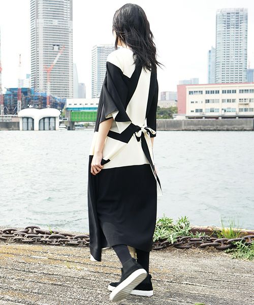 HENRIK VIBSKOV.DRESS[BLACK/WHITE CUTS]_