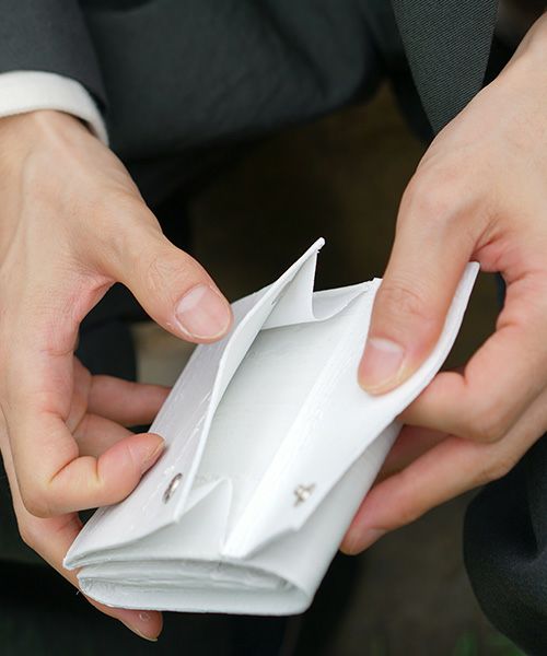 KAGARI YUSUKE.カガリユウスケ.三つ折り財布[mw-12 wh]