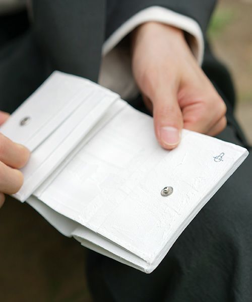 KAGARI YUSUKE.カガリユウスケ.三つ折り財布[mw-12 wh]