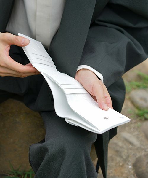 KAGARI YUSUKE.カガリユウスケ.三つ折り財布[mw-12 wh]