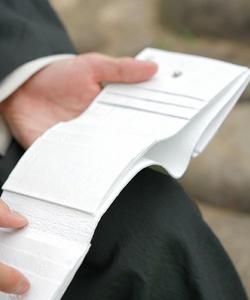 KAGARI YUSUKE.カガリユウスケ.三つ折り財布[mw-12 wh]