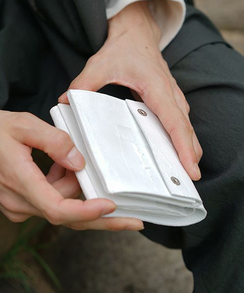 KAGARI YUSUKE.カガリユウスケ.三つ折り財布[mw-12 wh]