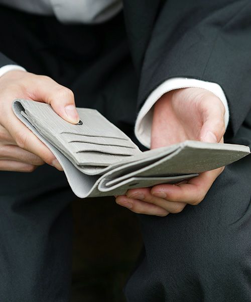 KAGARI YUSUKE.カガリユウスケ.三つ折り財布[mw-12 gr]