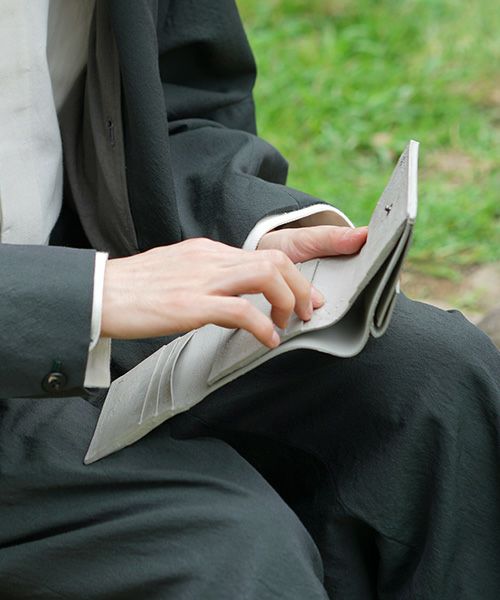 KAGARI YUSUKE.カガリユウスケ.三つ折り財布[mw-12 gr]