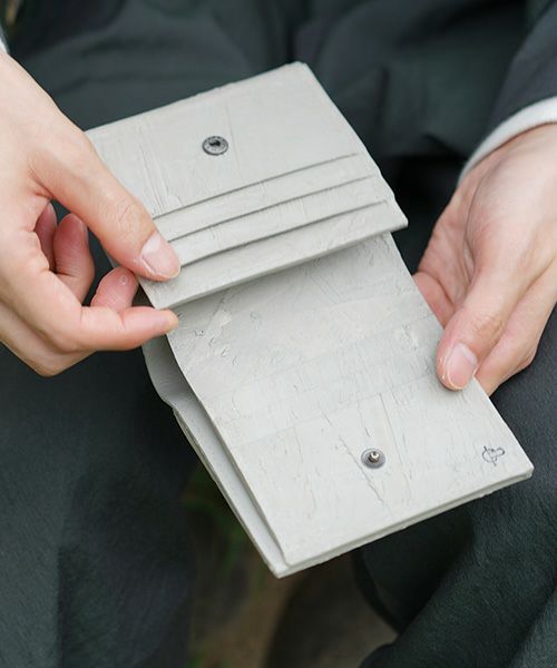 KAGARI YUSUKE.カガリユウスケ.三つ折り財布[mw-12 gr]