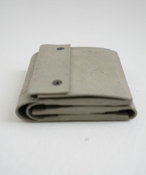 KAGARI YUSUKE.カガリユウスケ.三つ折り財布[mw-12 gr]