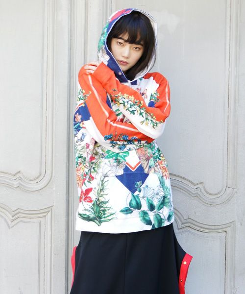 AHCAHCUM あちゃちゅむ.フラワーラインパーカー