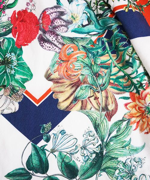 AHCAHCUM あちゃちゅむ.フラワーラインパーカー