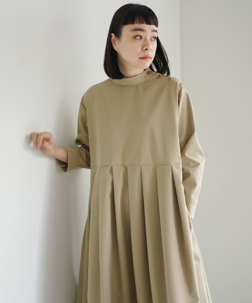 Mochi.モチ.hight neck tuck dress [khaki beige]