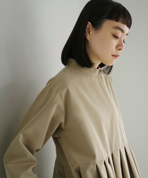 Mochi.モチ.hight neck tuck dress [khaki beige]