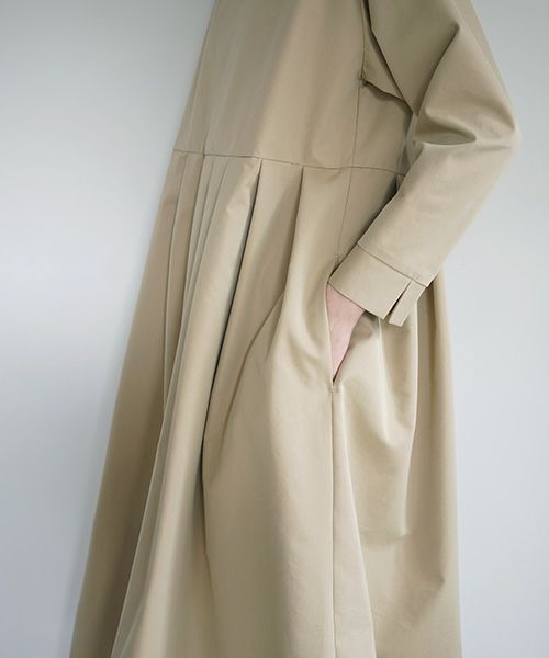 Mochi.モチ.hight neck tuck dress [khaki beige]