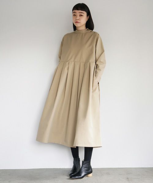 Mochi.モチ.hight neck tuck dress [khaki beige]
