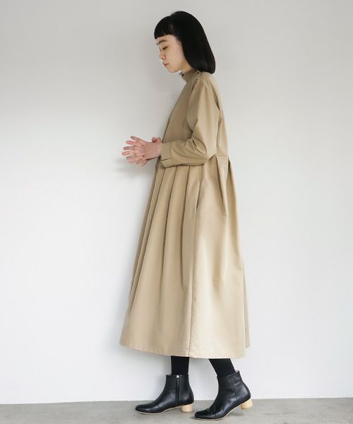 Mochi.モチ.hight neck tuck dress [khaki beige]