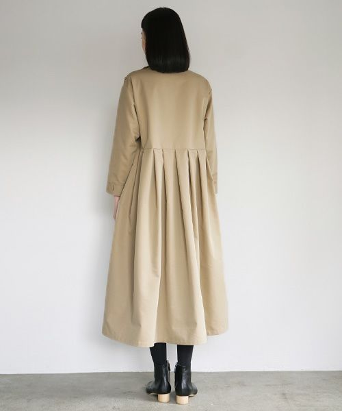Mochi.モチ.hight neck tuck dress [khaki beige]