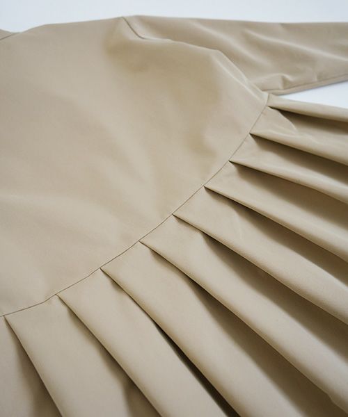 Mochi.モチ.hight neck tuck dress [khaki beige]