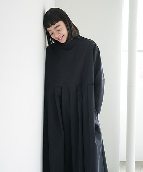Mochi.モチ.hight neck tuck dress [black]