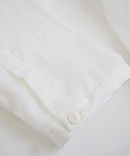 Mochi.モチ.no collar shirt [white]