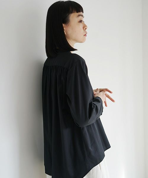 Mochi.モチ.no collar shirt [black]