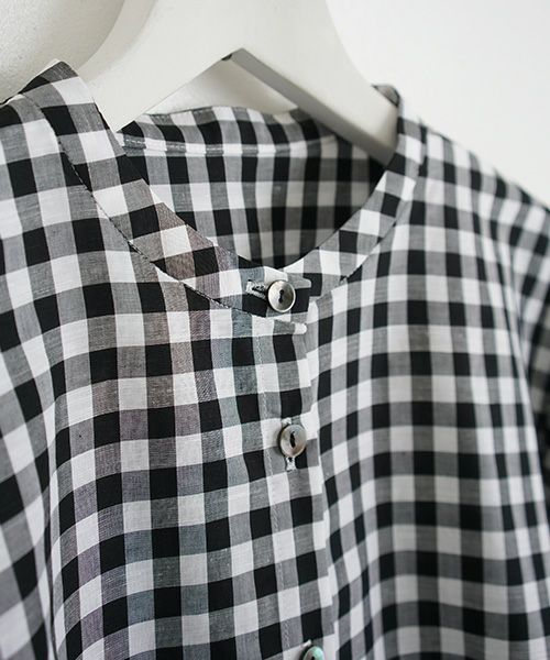 Mochi.モチ.no collar shirt [gingham check]