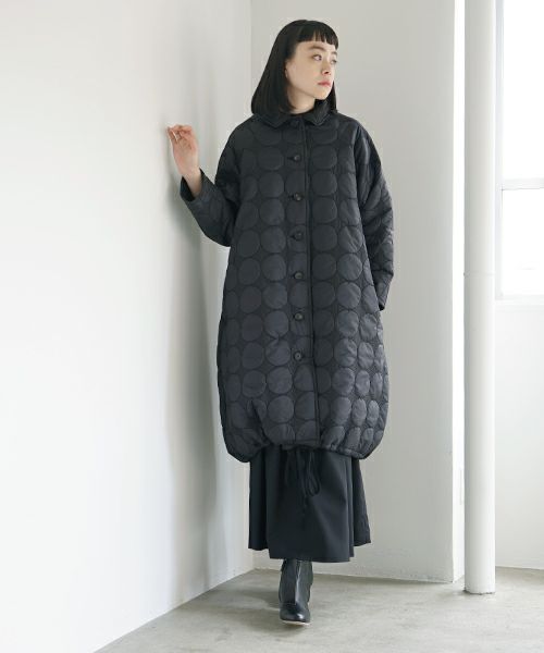 Mochi モチ quilted coat [black]