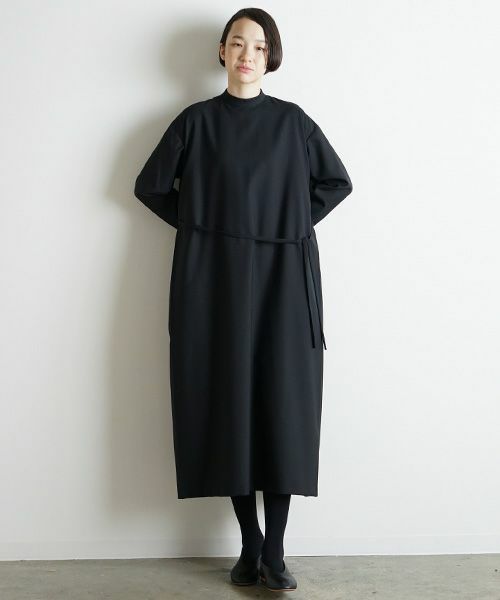 Mochi<br>モチ<br>high neck dress [black]<br>ブラックドレス