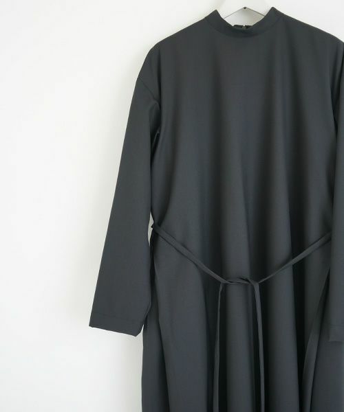 Mochi<br>モチ<br>high neck dress [black]<br>ブラックドレス
