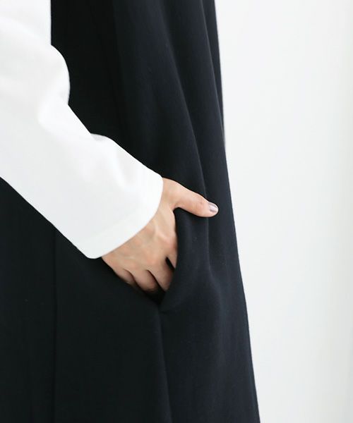 Mochi / home&miles.モチ / ホーム＆マイルズ.v-neck one piece [black]