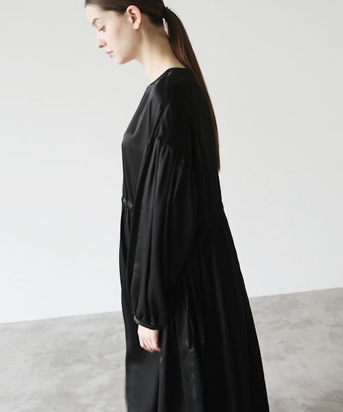 Mochi / DRESSING .silk cotton gather dress [black]