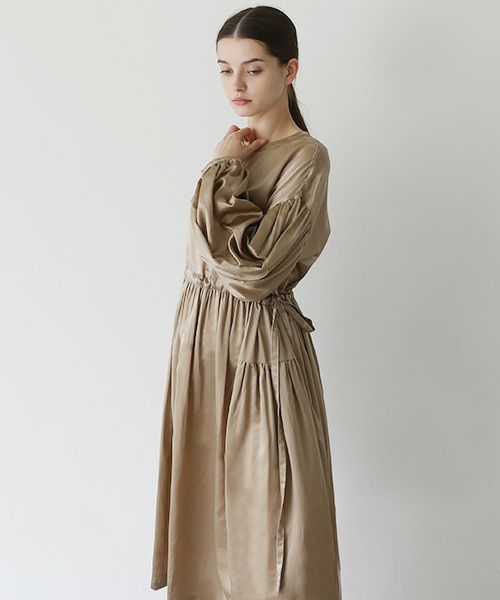 Mochi / DRESSING .silk cotton gather dress [brown beige]