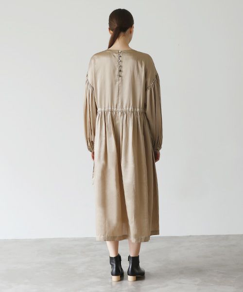 Mochi / DRESSING .silk cotton gather dress [brown beige]