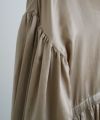 Mochi / DRESSING .silk cotton gather dress [brown beige]