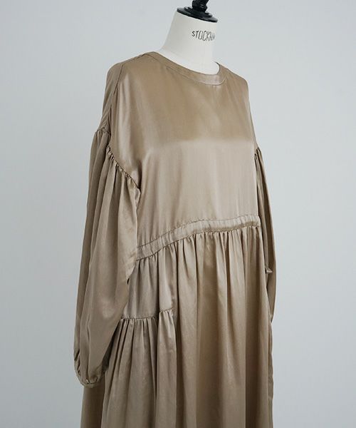 Mochi / DRESSING .silk cotton gather dress [brown beige]