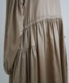 Mochi / DRESSING .silk cotton gather dress [brown beige]