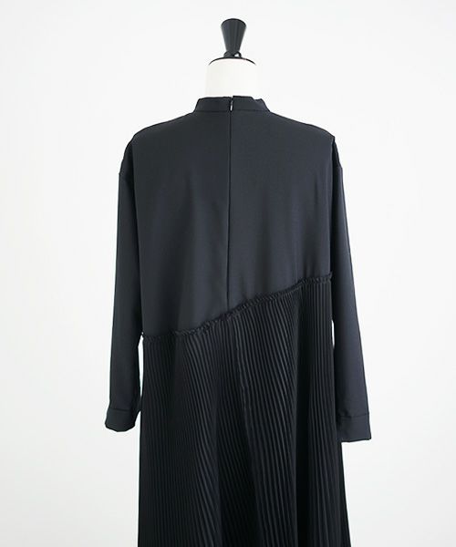 Mochi / DRESSING .organdy pleated dress [black]
