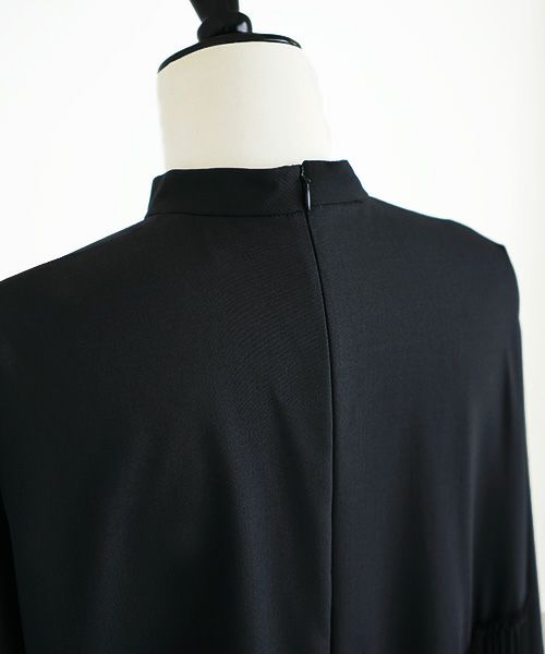 Mochi / DRESSING .organdy pleated dress [black]