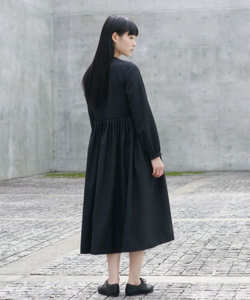 Mochi.モチ.tuck dress [ma-op-03/black]