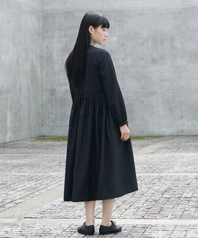 Mochi.モチ.tuck dress [ma-op-03/black]