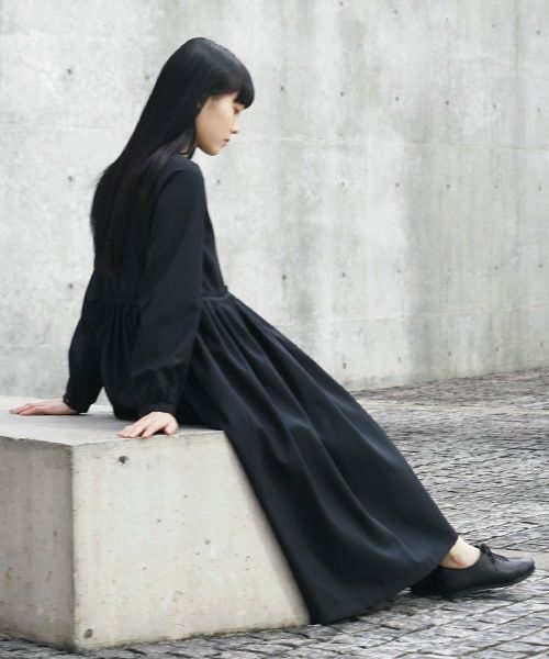 Mochi.モチ.tuck dress [ma-op-03/black]