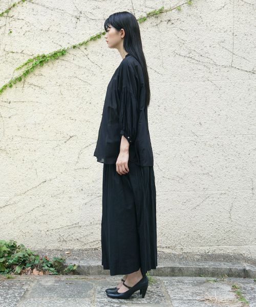 suzuki takayuki.スズキタカユキ.puff-sleeve blouse [S211-13/black]