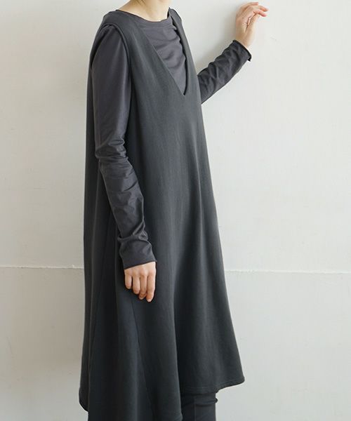 Mochi / home&miles.モチ / ホーム＆マイルズ.v-neck one piece [charcoal grey]