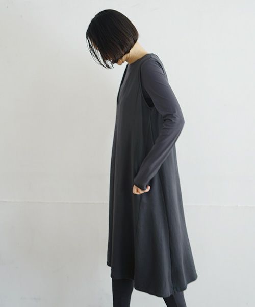 Mochi / home&miles.モチ / ホーム＆マイルズ.v-neck one piece [charcoal grey]