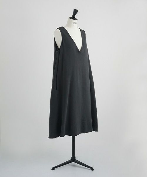 Mochi / home&miles.モチ / ホーム＆マイルズ.v-neck one piece [charcoal grey]