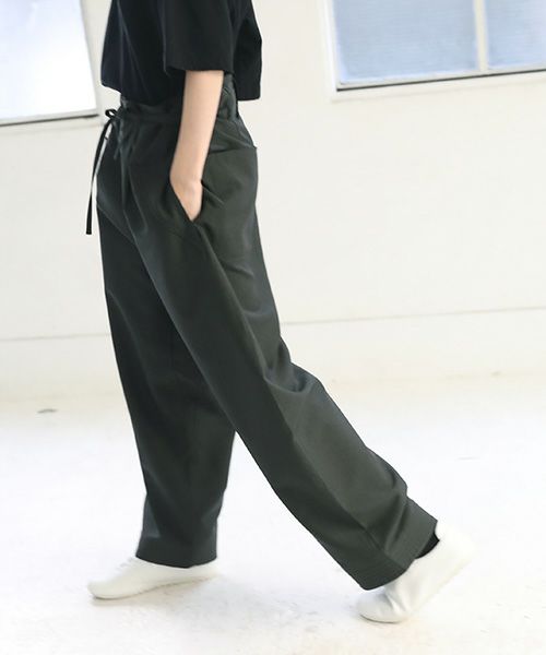 Edwina Hoerl.エドウィナホール.HOSE FUR DEN ZEITVERTREIB: KARATE[01/EH42P-02/green]_