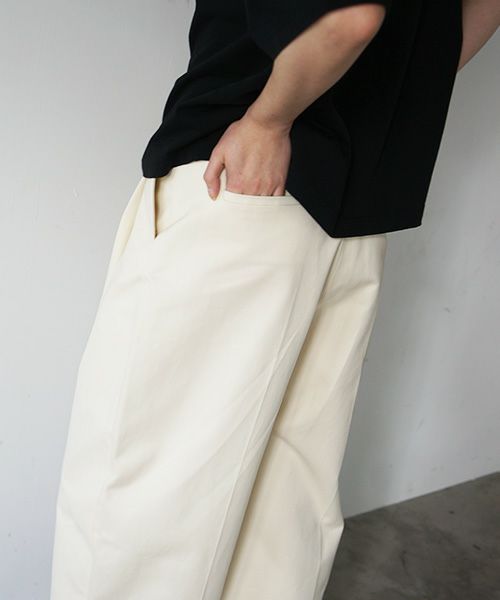 STUDIONICHOLSON スタジオニコルソン.PEACHED COTTON TWILL VOLUME PLEAT PANTS [SNW-145 / CREAM]