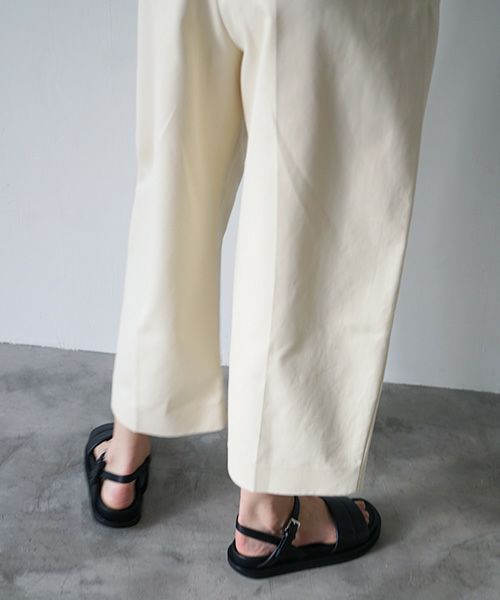 STUDIONICHOLSON スタジオニコルソン.PEACHED COTTON TWILL VOLUME PLEAT PANTS [SNW-145 / CREAM]