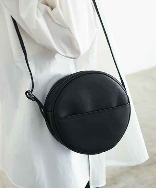 macromauro マクロマウロ.NO LETTER BAG CIRCLE M [BLACK]_