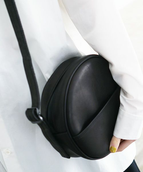 macromauro マクロマウロ.NO LETTER BAG CIRCLE M [BLACK]_