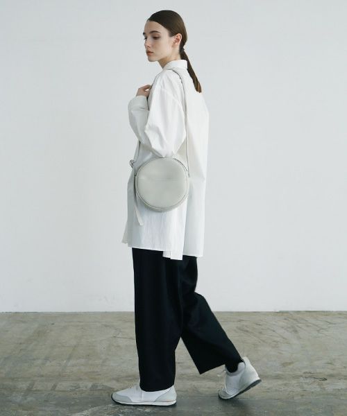 macromauro マクロマウロ.NO LETTER BAG CIRCLE M [GREY]_