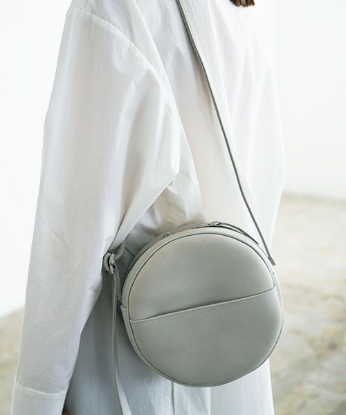 macromauro マクロマウロ.NO LETTER BAG CIRCLE M [GREY]_