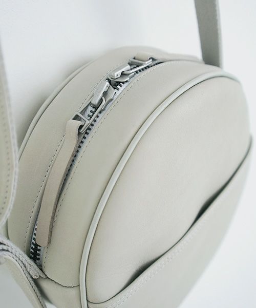 macromauro マクロマウロ.NO LETTER BAG CIRCLE M [GREY]_